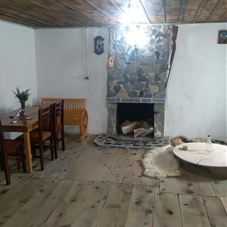 Marash Rrgalla Guesthouse เธทธ์ ภายนอก รูปภาพ