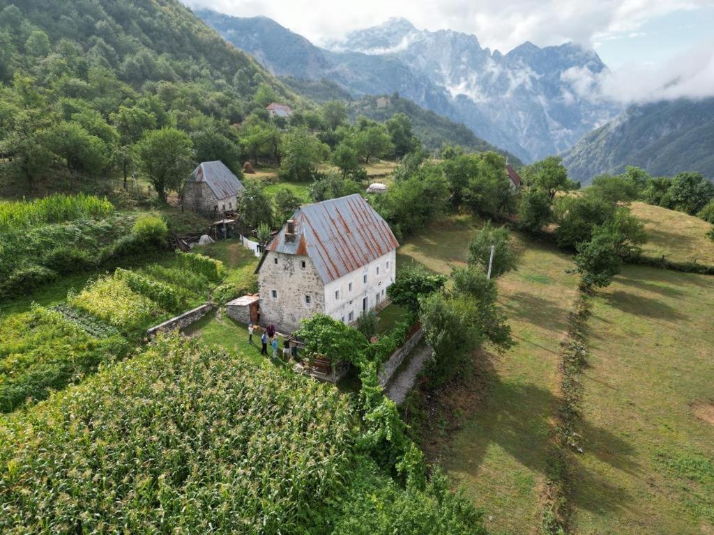 Marash Rrgalla Guesthouse เธทธ์ ภายนอก รูปภาพ