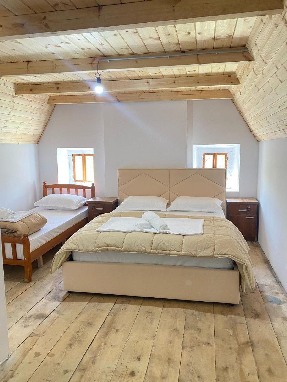 Marash Rrgalla Guesthouse เธทธ์ ภายนอก รูปภาพ
