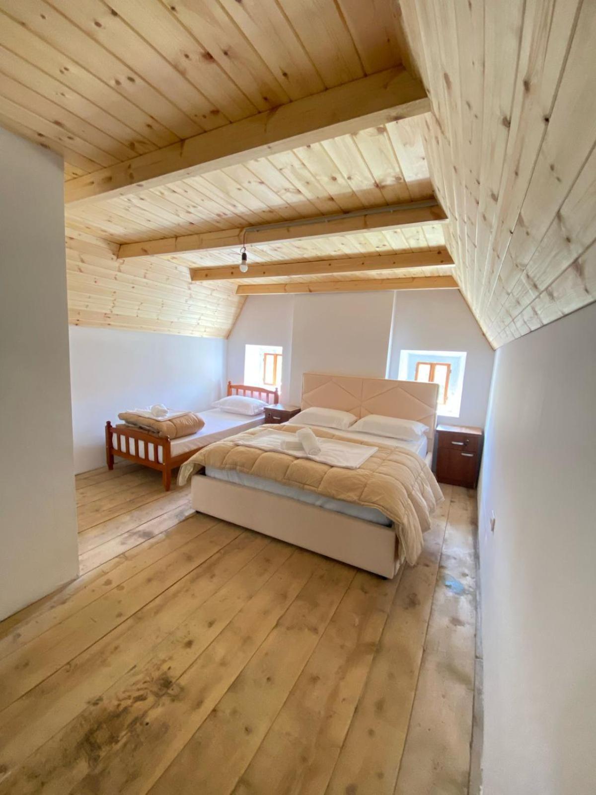 Marash Rrgalla Guesthouse เธทธ์ ภายนอก รูปภาพ